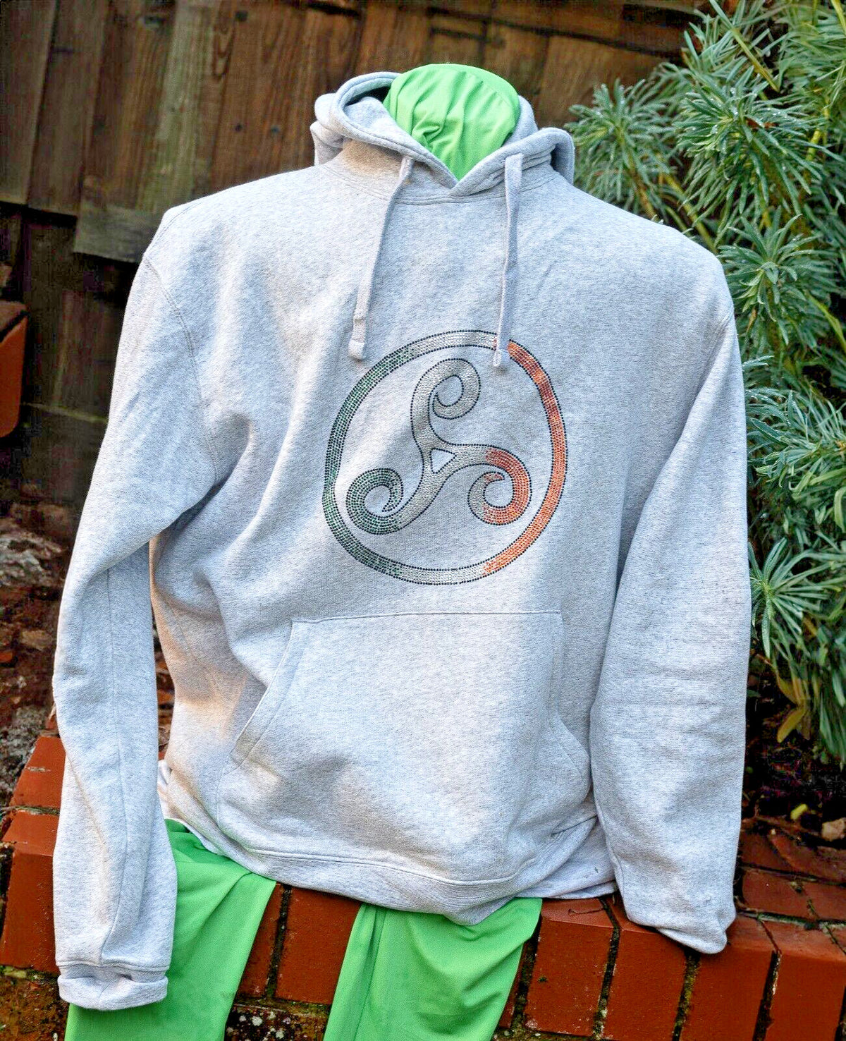 Ash grey hoodie with a Celtic spiral in green white and gold rhinestones – view 2