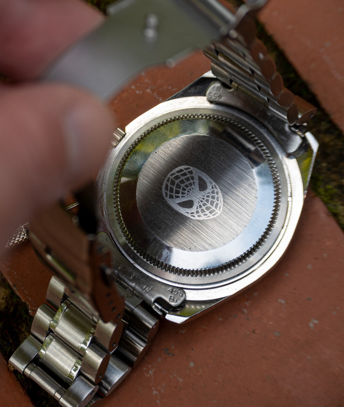 Stainless steel men's watch with a personalised engraving on the case back – view 4