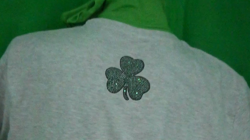 Ash grey T-shirt with sparkling crystal shamrocks front and back – view 4