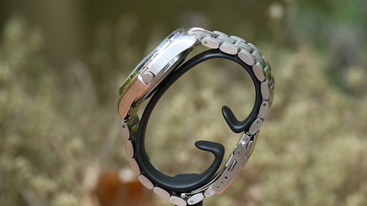 Stainless steel men's watch with a personalised engraving on the case back – view 2