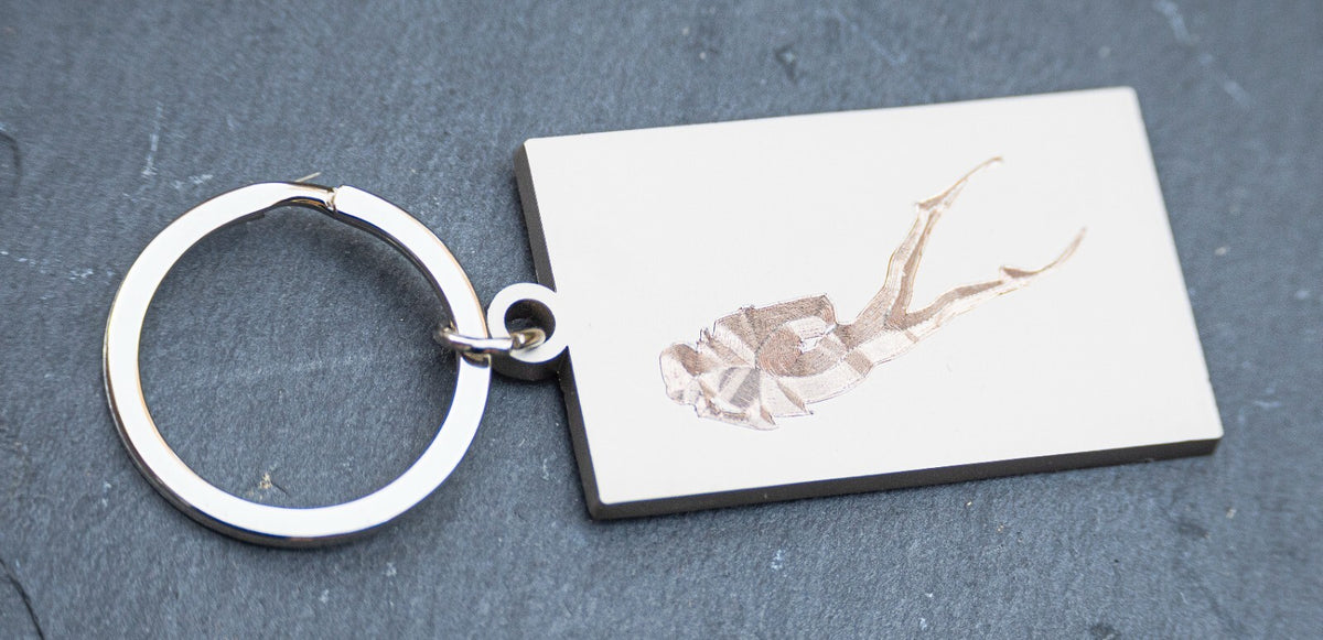 Stainless steel keyring engraved with a scuba diver design – view 3