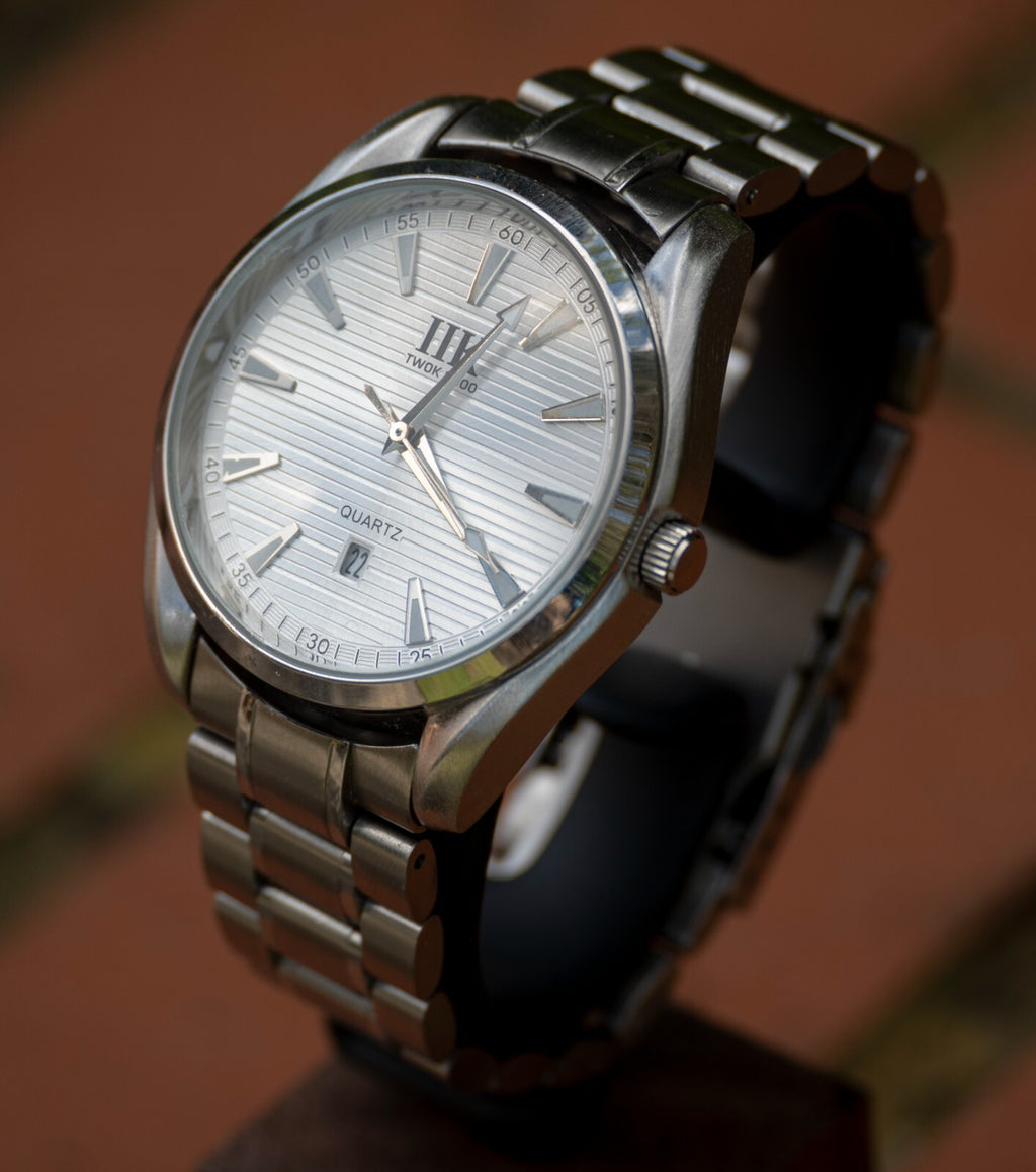 Stainless steel men's watch with a personalised engraving on the case back